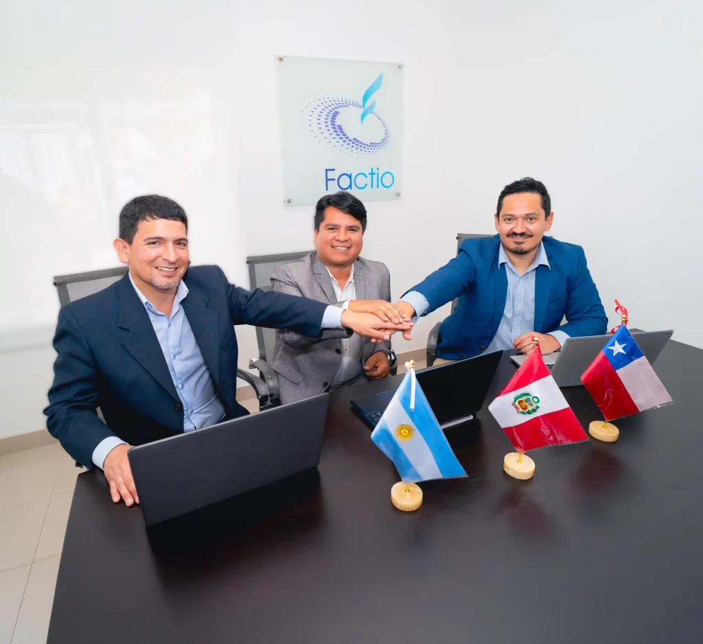 Equipo directivo de Factio liderando proyectos de validación de sistemas computarizados para entornos regulados.